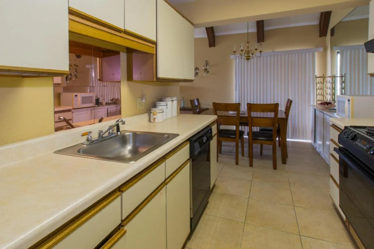 דסטין Seascape Resort Properties 4*,